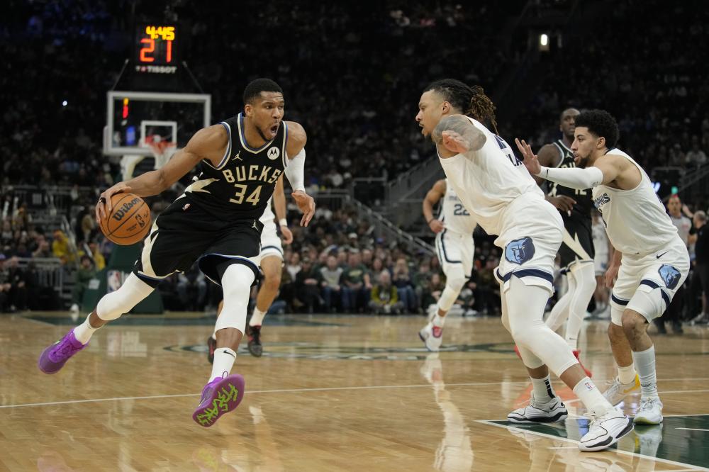 字母哥总能 字母哥总能