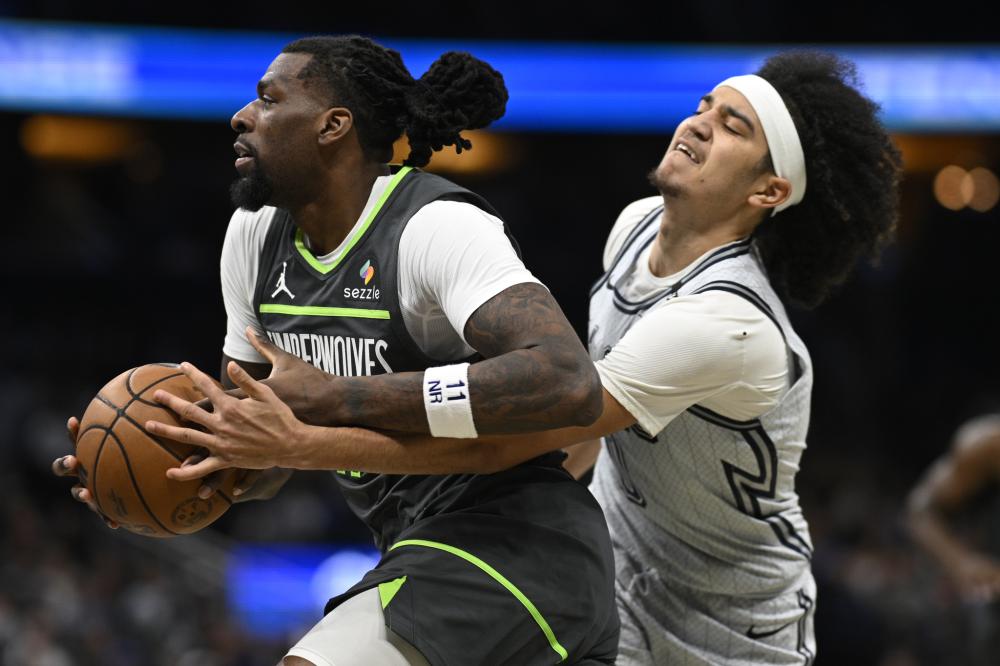 维尼修斯冲阿根廷球员比划道:我有2个欧冠.