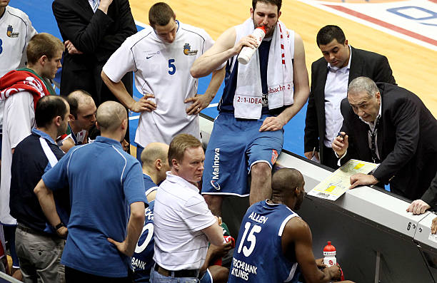 皮尔斯:库里如获第五冠将比肩乔丹 詹姆斯球迷需做好心理准备